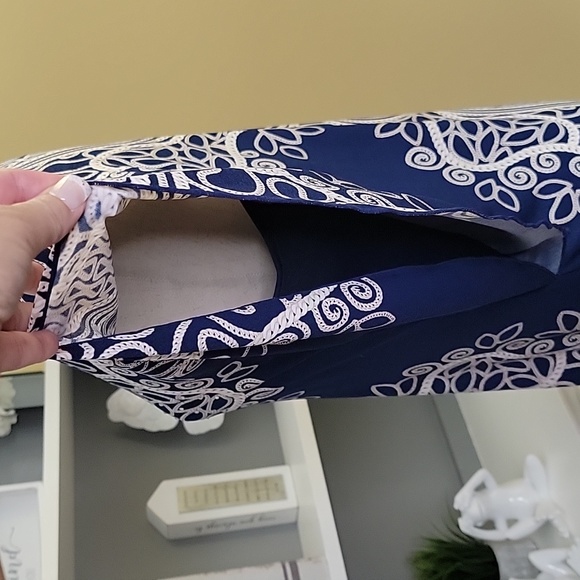 Navy Beige JM Collection Top - Picture 6 of 8